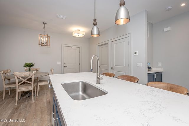 2501 Bienville Boulevard, 323, Ocean Springs, MS 39564