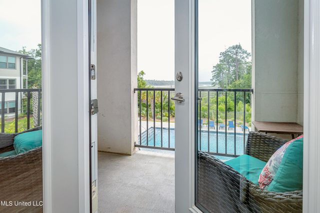 2501 Bienville Boulevard, 323, Ocean Springs, MS 39564