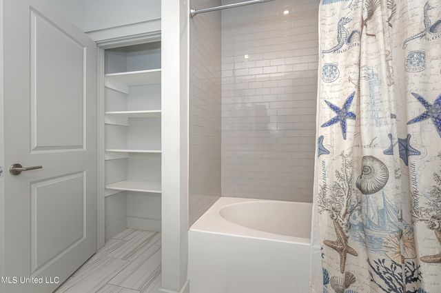 2501 Bienville Boulevard, 323, Ocean Springs, MS 39564