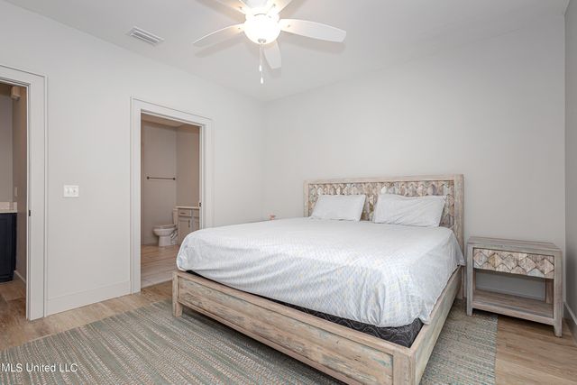 2501 Bienville Boulevard, 323, Ocean Springs, MS 39564