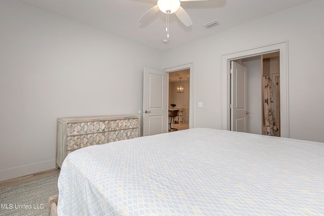 2501 Bienville Boulevard, 323, Ocean Springs, MS 39564