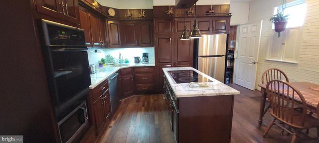 8088 FAIRVIEW ST, Philadelphia, PA 19136