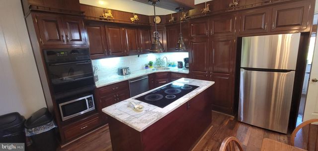 8088 FAIRVIEW ST, Philadelphia, PA 19136