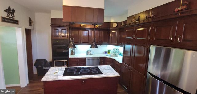 8088 FAIRVIEW ST, Philadelphia, PA 19136