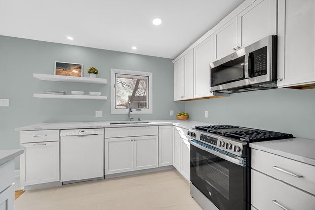 1515 W 94th Avenue, Crown Point, IN 46307