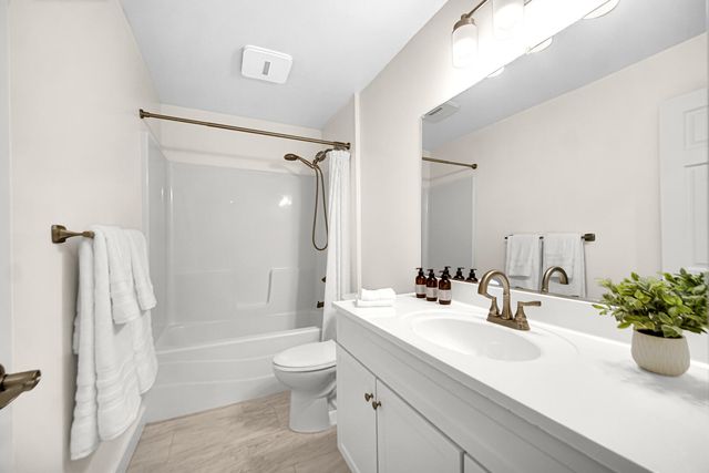 1515 W 94th Avenue, Crown Point, IN 46307