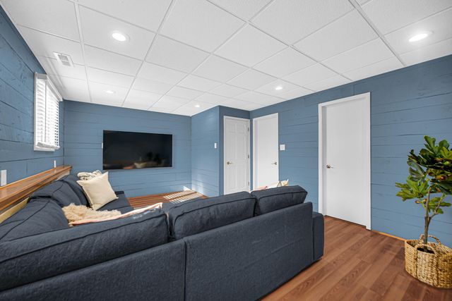 1515 W 94th Avenue, Crown Point, IN 46307