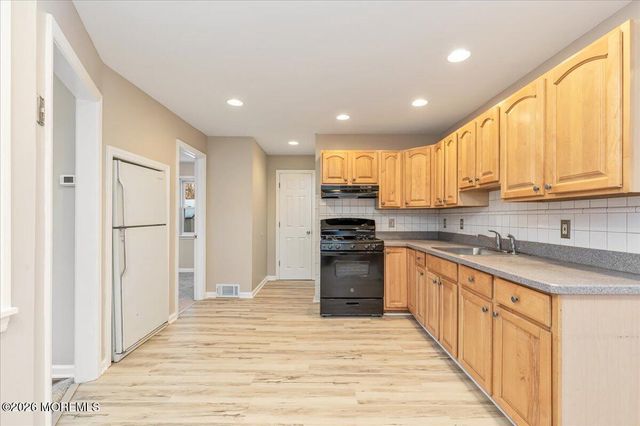 78 Liberty Place, Hazlet, NJ 07734