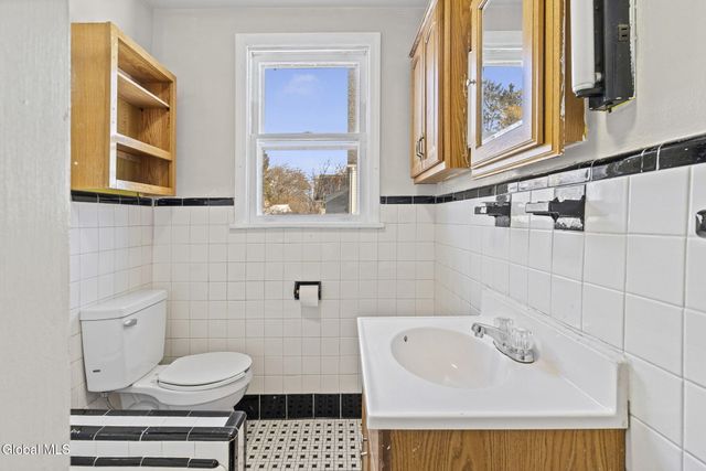 525 Kenwood Avenue, Bethlehem, NY 12054