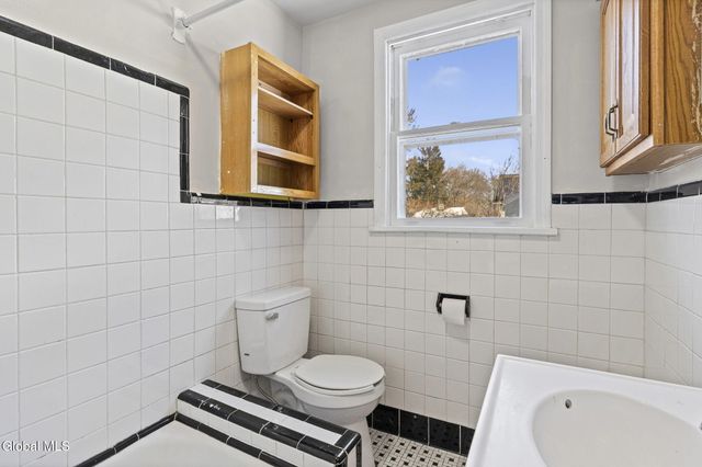 525 Kenwood Avenue, Bethlehem, NY 12054