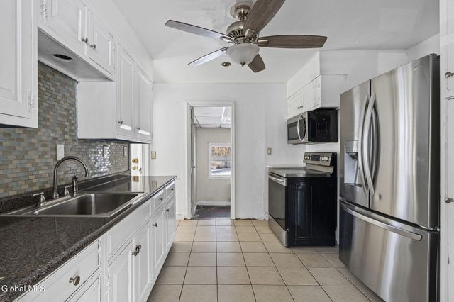 525 Kenwood Avenue, Bethlehem, NY 12054