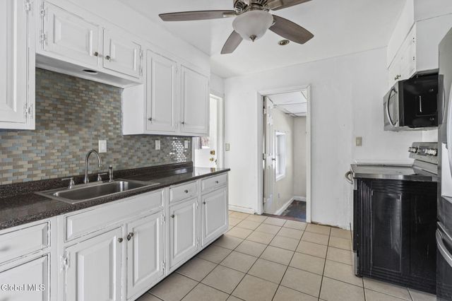 525 Kenwood Avenue, Bethlehem, NY 12054