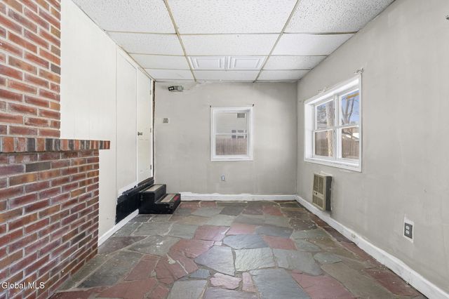 525 Kenwood Avenue, Bethlehem, NY 12054