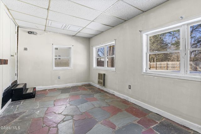 525 Kenwood Avenue, Bethlehem, NY 12054