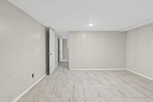 525 Kenwood Avenue, Bethlehem, NY 12054