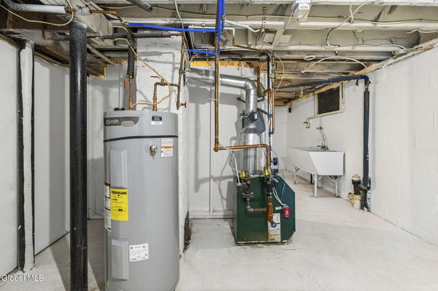 525 Kenwood Avenue, Bethlehem, NY 12054