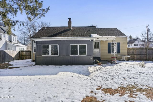 525 Kenwood Avenue, Bethlehem, NY 12054