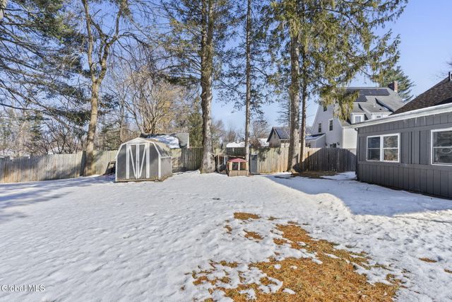 525 Kenwood Avenue, Bethlehem, NY 12054