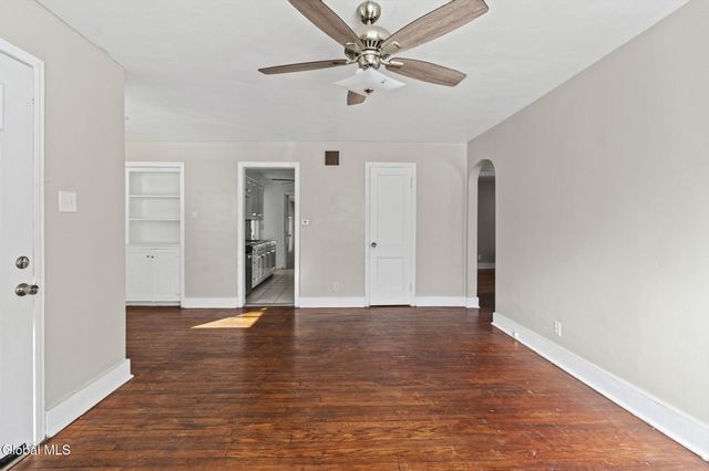 525 Kenwood Avenue, Bethlehem, NY 12054