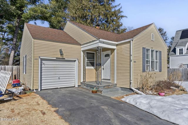 525 Kenwood Avenue, Bethlehem, NY 12054