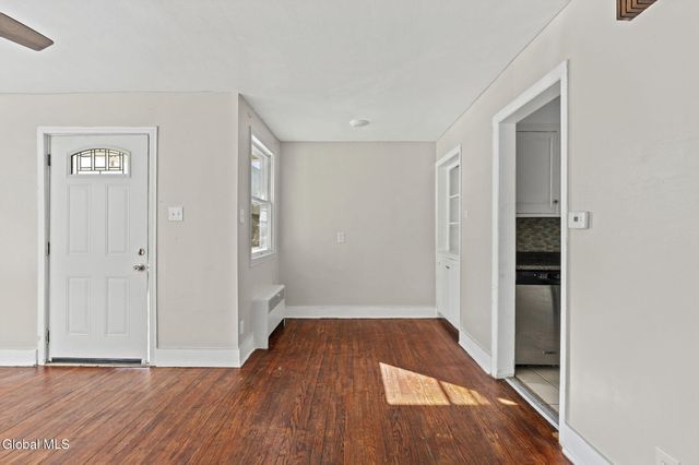 525 Kenwood Avenue, Bethlehem, NY 12054