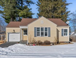 525 Kenwood Avenue, Bethlehem, NY 12054