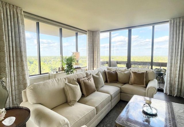 14655 E Champion Forest Drive E 1402, Houston, TX 77069