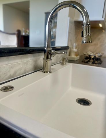 14655 E Champion Forest Drive E 1402, Houston, TX 77069