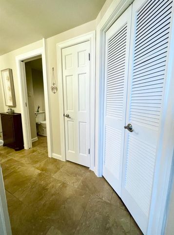 14655 E Champion Forest Drive E 1402, Houston, TX 77069