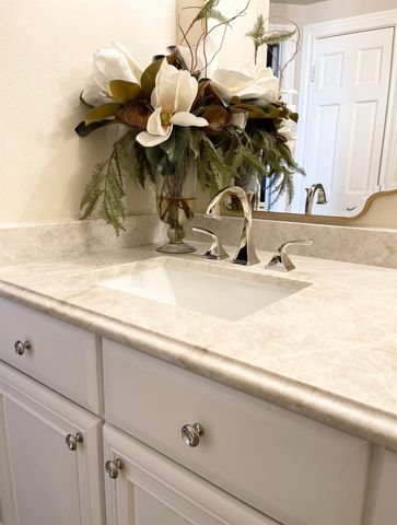 14655 E Champion Forest Drive E 1402, Houston, TX 77069