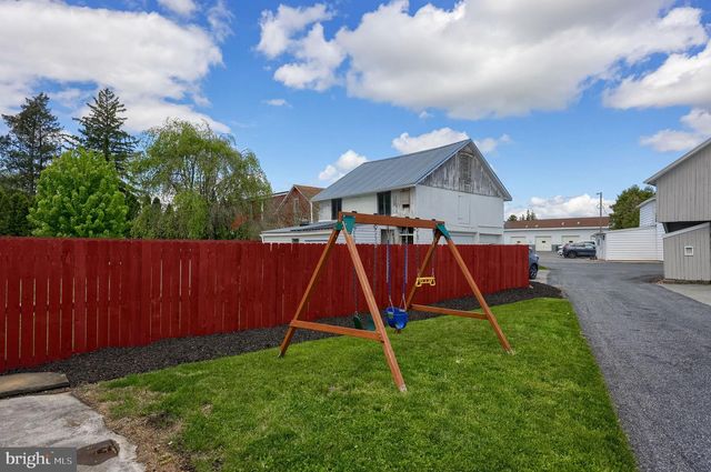 1971 NEW ST, East Petersburg, PA 17520