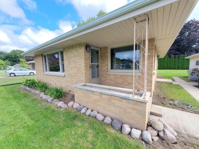 5310 S 115th STREET, Hales Corners, WI 53130