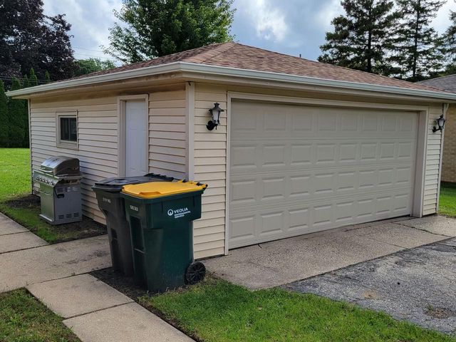 5310 S 115th STREET, Hales Corners, WI 53130