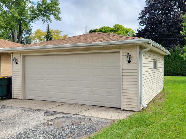 5310 S 115th STREET, Hales Corners, WI 53130