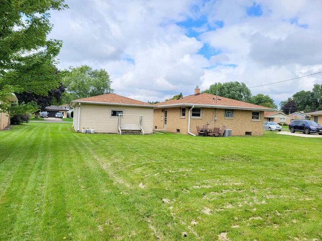 5310 S 115th STREET, Hales Corners, WI 53130