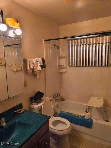 18743 Garden Boulevard, Cleveland, OH 44128