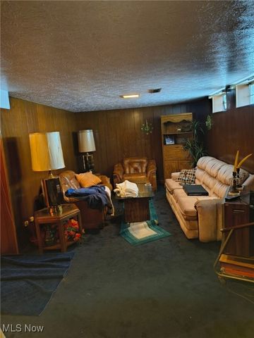 18743 Garden Boulevard, Cleveland, OH 44128