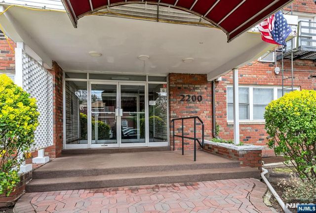 2200 Center Avenue C1, Fort Lee, NJ 07024