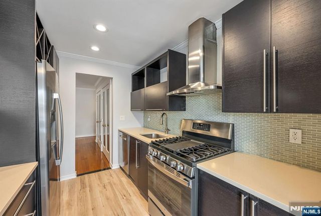 2200 Center Avenue C1, Fort Lee, NJ 07024
