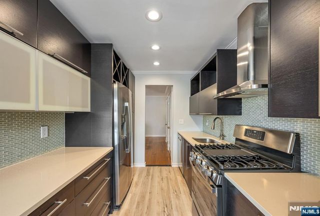 2200 Center Avenue C1, Fort Lee, NJ 07024