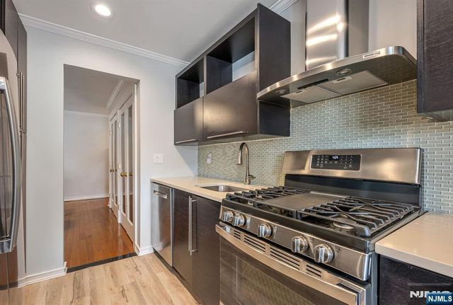 2200 Center Avenue C1, Fort Lee, NJ 07024