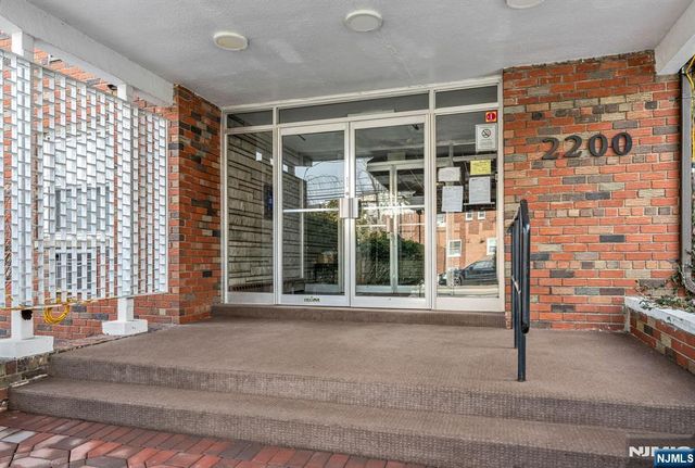 2200 Center Avenue C1, Fort Lee, NJ 07024