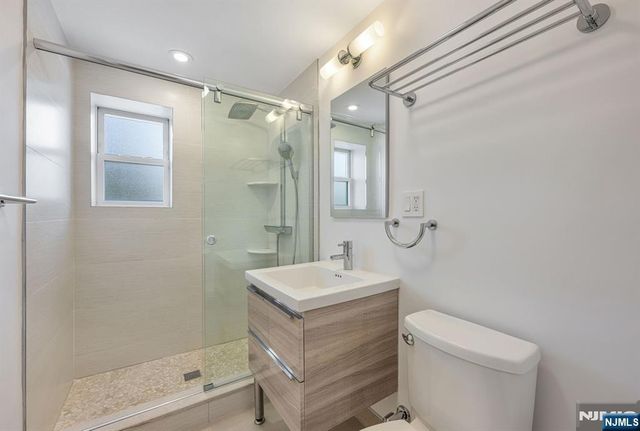 2200 Center Avenue C1, Fort Lee, NJ 07024