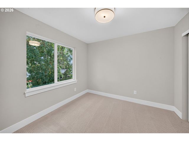 10955 Ne Wygant St, Portland, OR 97220
