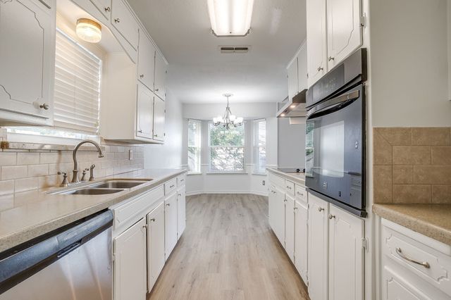 6217 Sunnybrook Drive, Watauga, TX 76148