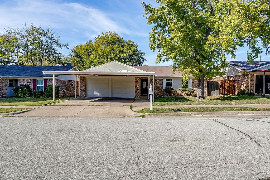 6217 Sunnybrook Drive, Watauga, TX 76148