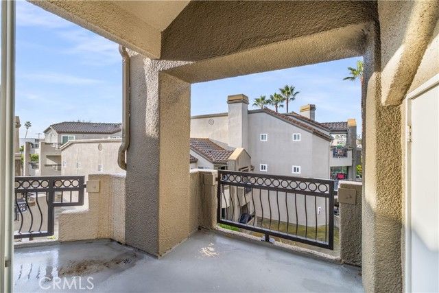 430 Lake Street 304, Huntington Beach, CA 92648