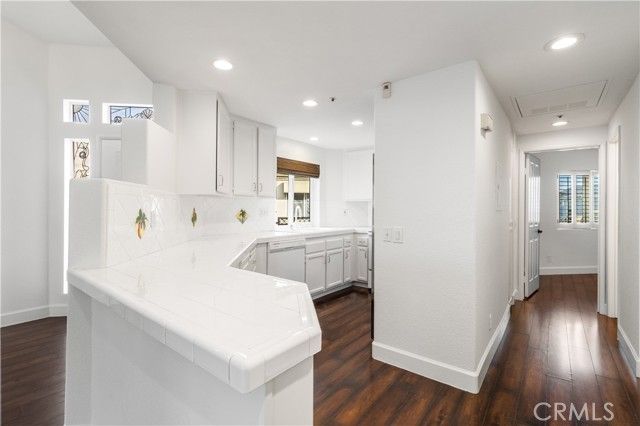 430 Lake Street 304, Huntington Beach, CA 92648