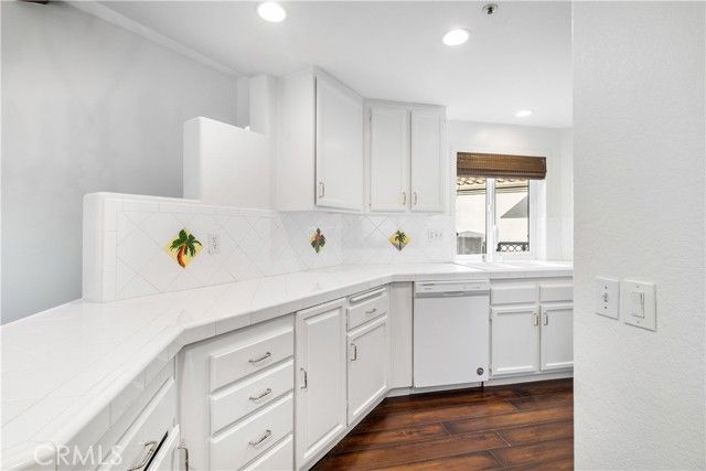 430 Lake Street 304, Huntington Beach, CA 92648