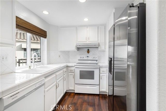 430 Lake Street 304, Huntington Beach, CA 92648